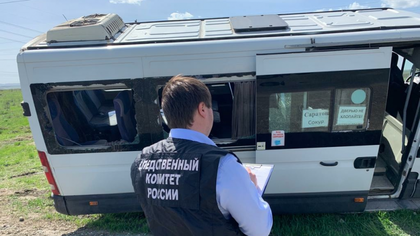 СУ СКР об аварии под Саратовом: Водитель автобуса с 20 пассажирами протаранил стоявшую на обочине Гранту