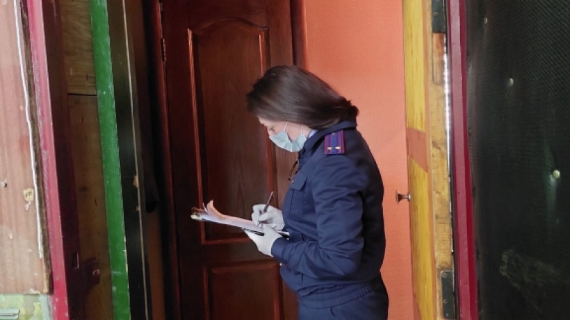 В саратовской квартире, из которой чувствовался запах газа, нашли тело женщины