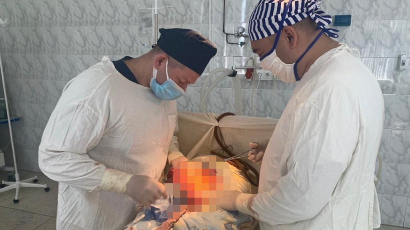 Энгельсские врачи спасли пенсионерку, получившую три десятка колото-резаных ран
