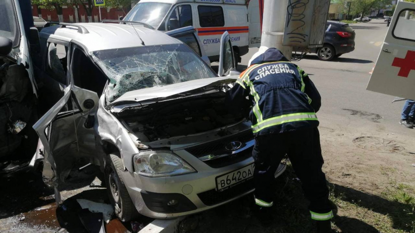 В Балашове в аварии с грузовой ГАЗелью пострадали две женщины и мужчина