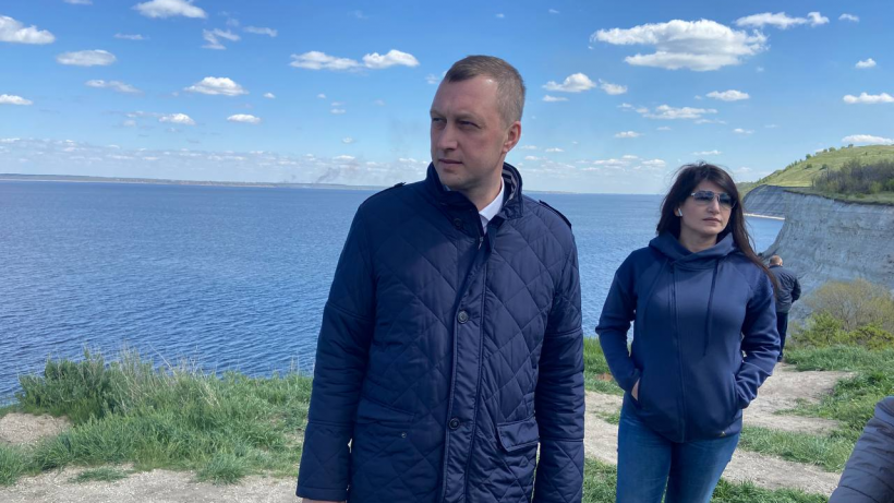Бусаргин пообещал в этом году начать ремонт дороги к Утесу Степана Разина