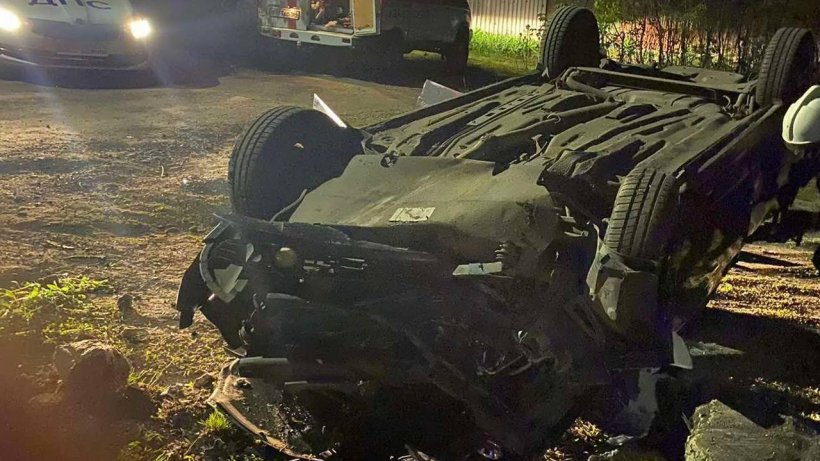 Ночью в Балашове перевернулась Приора, водитель попала в больницу