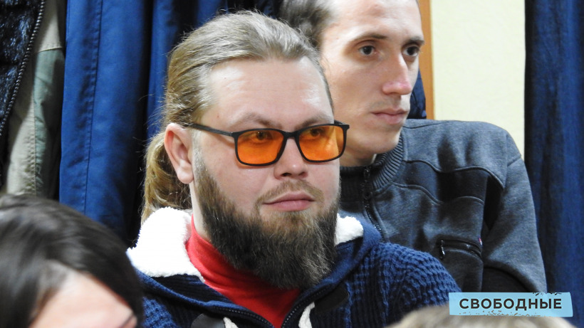 Уехавшего из России саратовского сторонника Навального будут судить за дискредитацию вооруженных сил