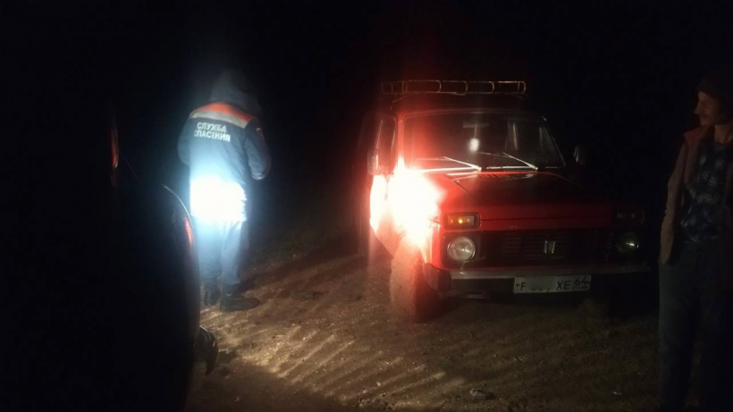 Под Новоузенском спасатели помогли рыбаку, заблудившемуся на автомобиле