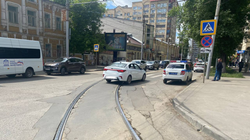 В центре Саратова водитель Киа сбил 19-летнюю девушку