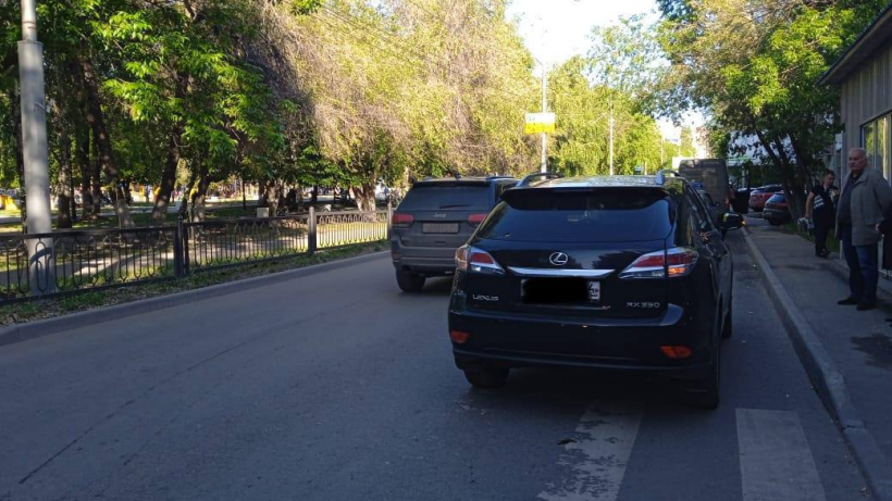 В Кировском районе 11-летний ребенок попал под колеса Лексуса
