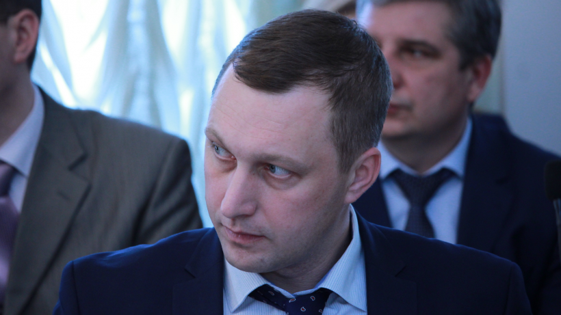 Жители Летного городка просят Бусаргина установить забор вокруг аварийного Дома офицеров