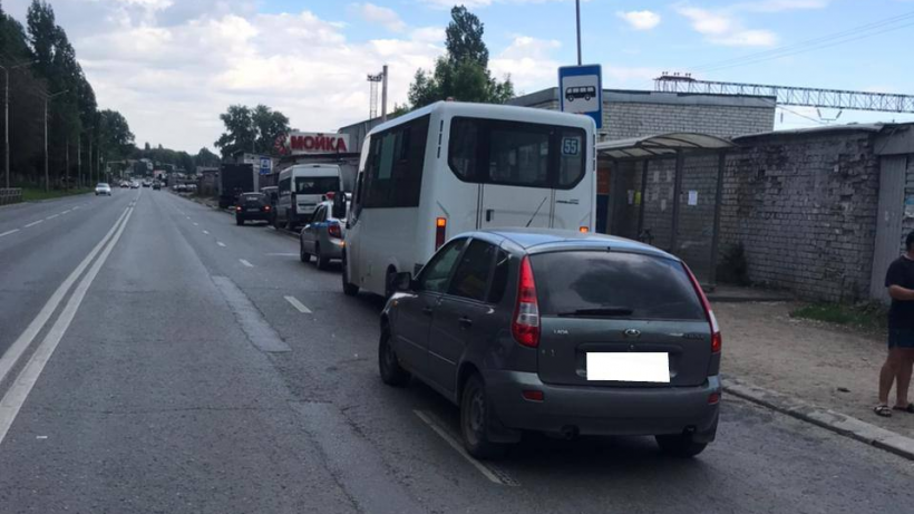В ДТП с ГАЗелью на Новоастраханском шоссе пострадала женщина