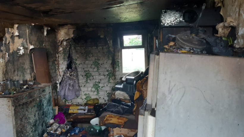 Из-за короткого замыкания в Петровске сгорела пристройка дома