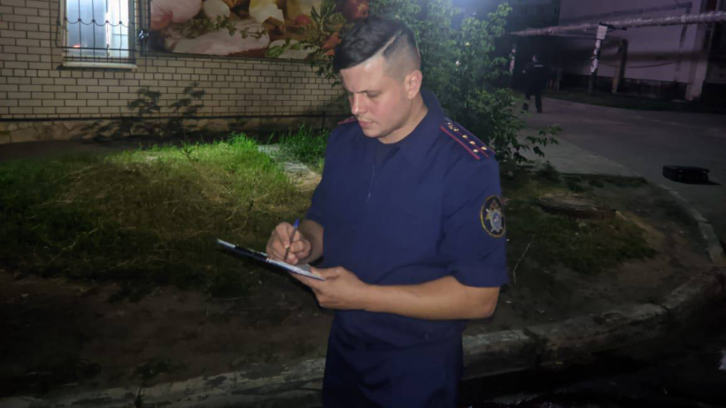 В Саратове молодого мужчину зарезали возле магазина
