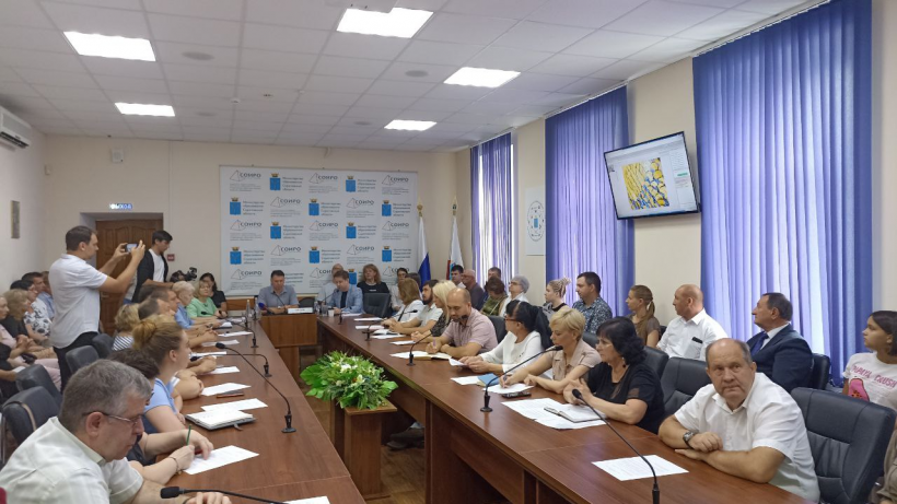 В регион поступили 28 миллионов рублей на покупку государственных флагов в школы