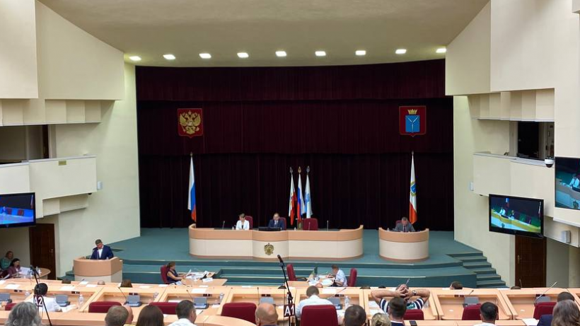 Саратовские депутаты запретили себе сквернословие, угрозы, неуместные аплодисменты и выкрики