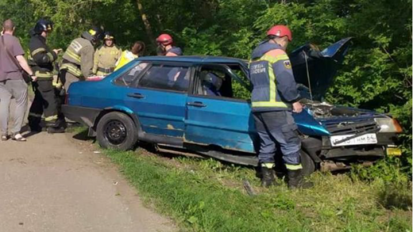 После столкновения двух Лад в Саратове две женщины попали в больницу
