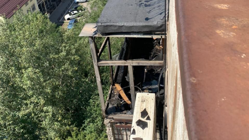 В Саратове из-за неосторожных огневых работ сгорели два балкона