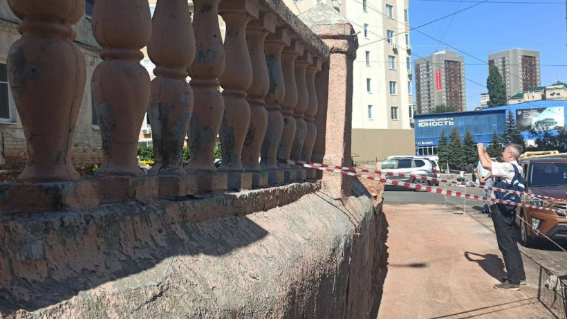 Мэр Саратова поручил восстановить балюстраду на Лермонтова