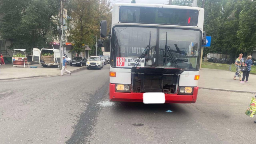 В Саратове автобус 18Д сбил женщину