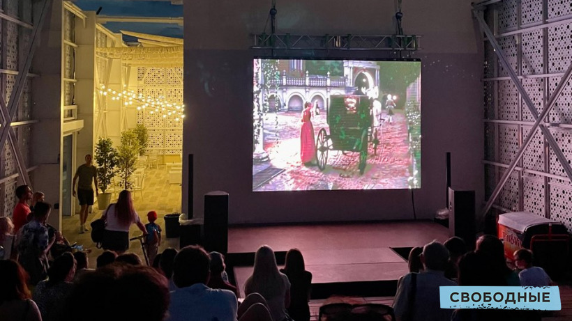 В летнем кинотеатре на набережной саратовцам покажут Человека с бульвара Капуцинов и Гору самоцветов