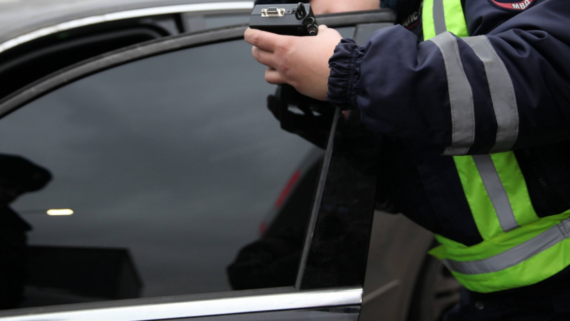 В Саратове 69 водителей арестовали за отказ удалить тонировку с автомобилей