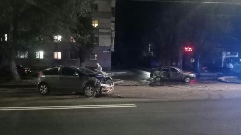 В Саратове водитель двенадцатой скрылся с места аварии, бросив пострадавшего пассажира