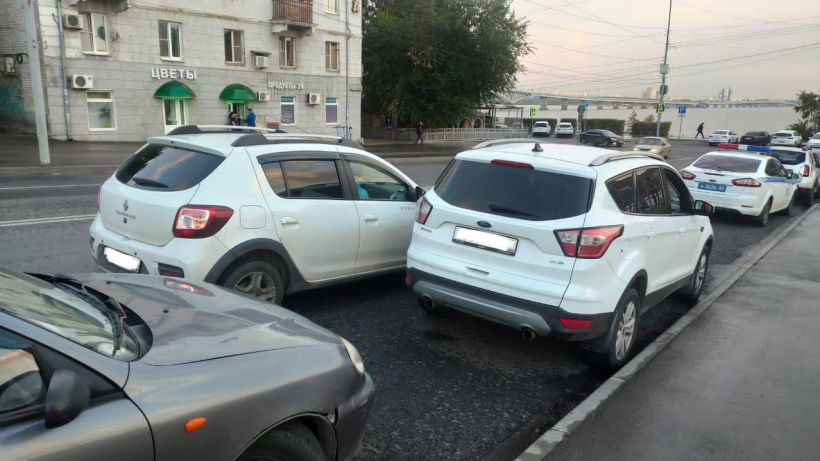 У моста Саратов-Энгельс пенсионерка попала под колеса Рено