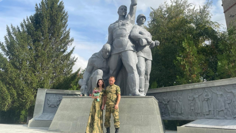 Мобилизация. В Саратовской области невеста вышла замуж в камуфляжном платье