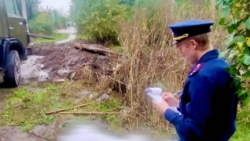 В поселке под Вольском молодого мужчину убило током во время работы на КамАЗе