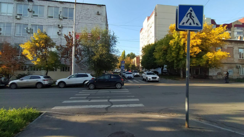 Утром в Саратове пенсионерка попала под колеса Опеля