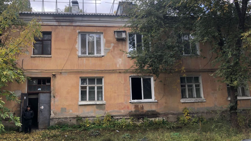 В Саратове из горящего дома эвакуировали шестерых жильцов