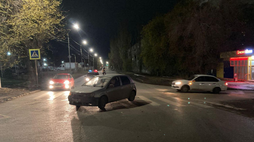 Вечером на Антонова водитель иномарки сбил шедшего по зебре мужчину