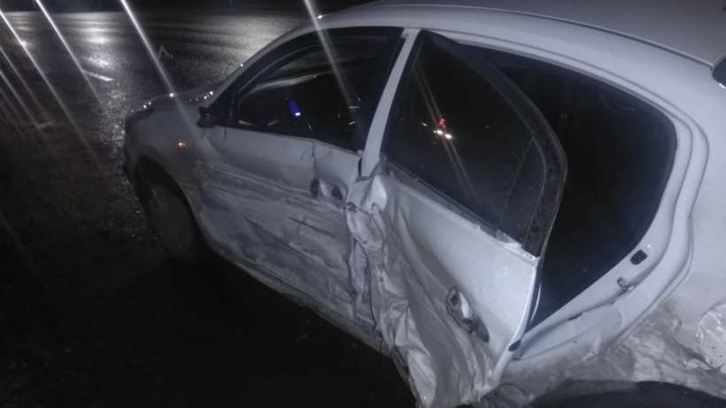 Ночью на дороге в Саратове три человека пострадали в ДТП с KIA и четырнадцатой