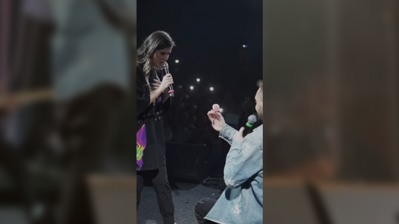 Саратовская певица Elvira T получила предложение от возлюбленного прямо во время концерта