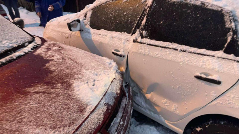 В Вольске водитель десятки умер за рулем и протаранил две машины