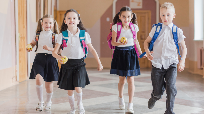 SuperJob: Четверо из десяти российских родителей поддерживают введение единой школьной формы