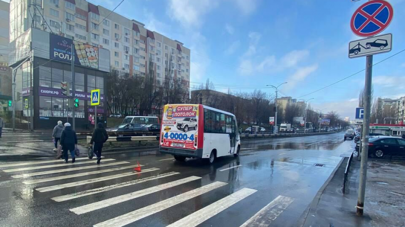 На Тархова пожилой водитель маршрутки сбил 18-летнюю девушку