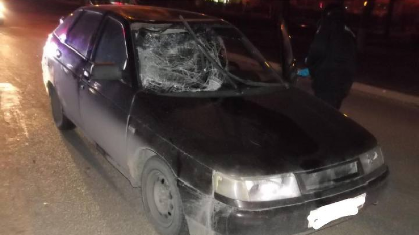 Вечером в Энгельсе мужчина попал под колеса двенадцатой