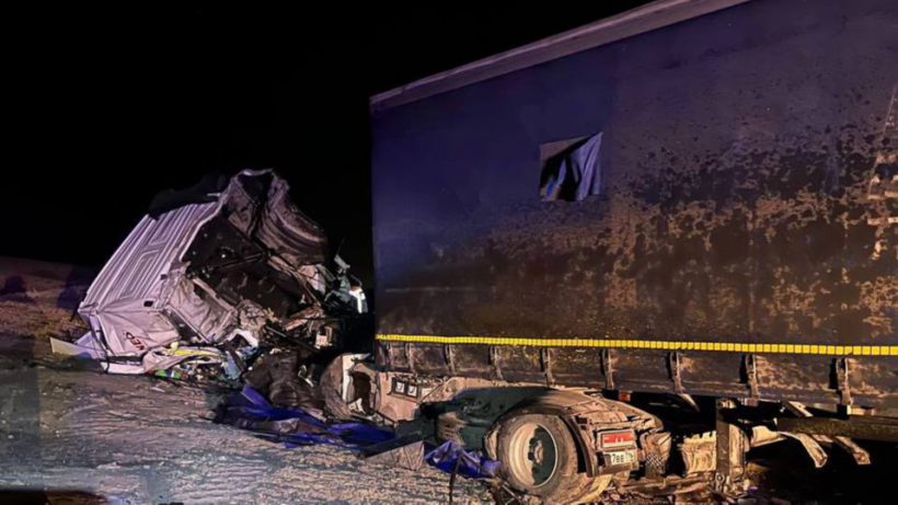 В массовом столкновении грузовиков под Саратовом пострадали два водителя