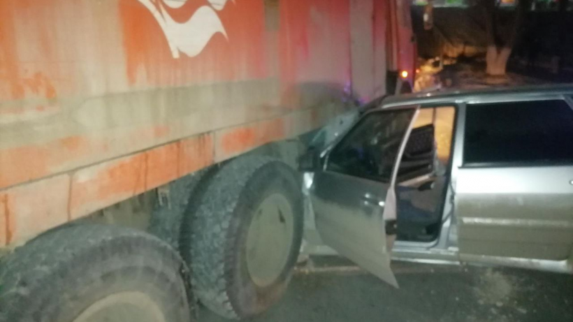 В Вольске водитель самосвала подрезал четырнадцатую. Пассажир легковушки попал в больницу