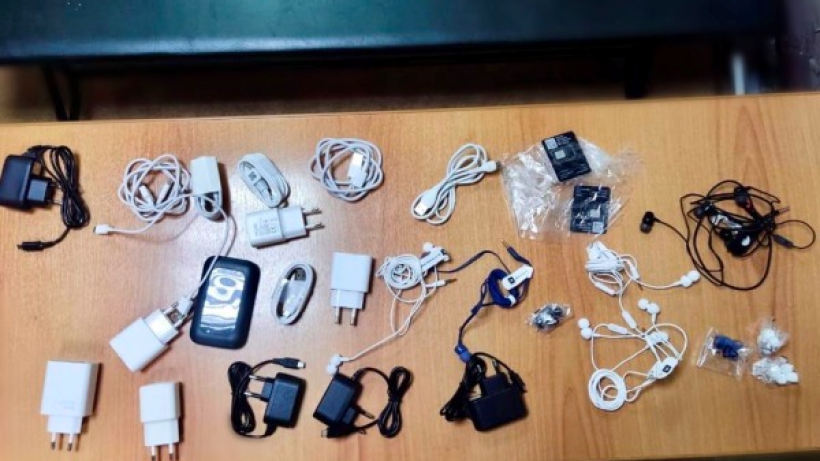 В пугачевскую колонию пытались передать десятки телефонов, наушников и WiFi-роутеры