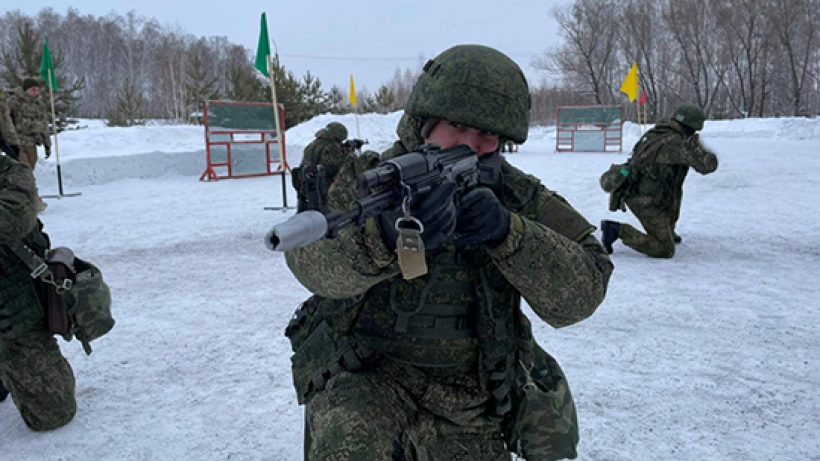 Минобороны: Саратовских новобранцев-срочников на полигоне научили стрелять из автомата и занимать позиции в фортификационных сооружениях