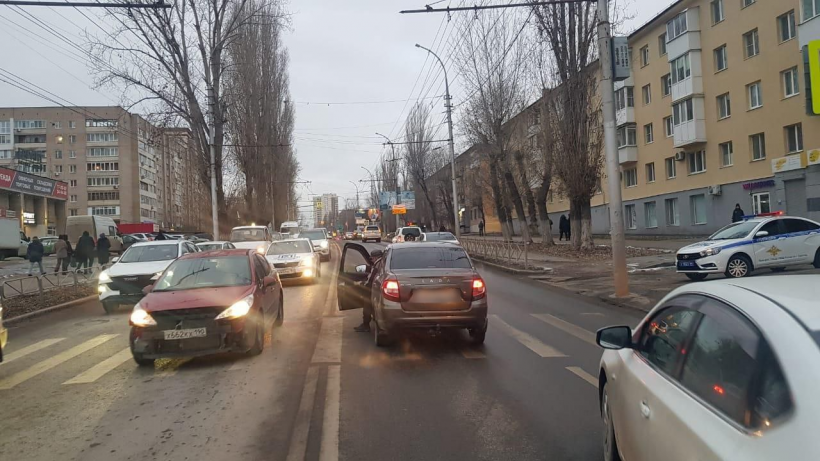 На Чернышевского водитель Гранты сбил юношу, шедшего по зебре