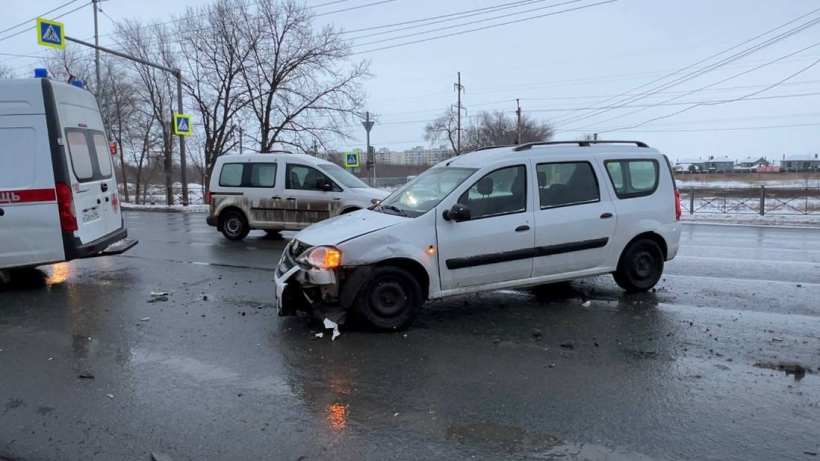 В массовом ДТП в Саратове пострадал водитель четырнадцатой