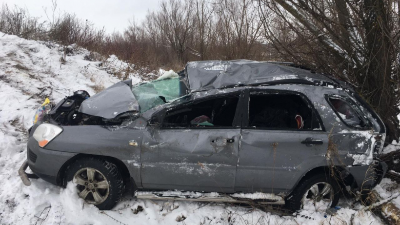 В Екатериновском районе Kia Sportage съехала с трассы и опрокинулась