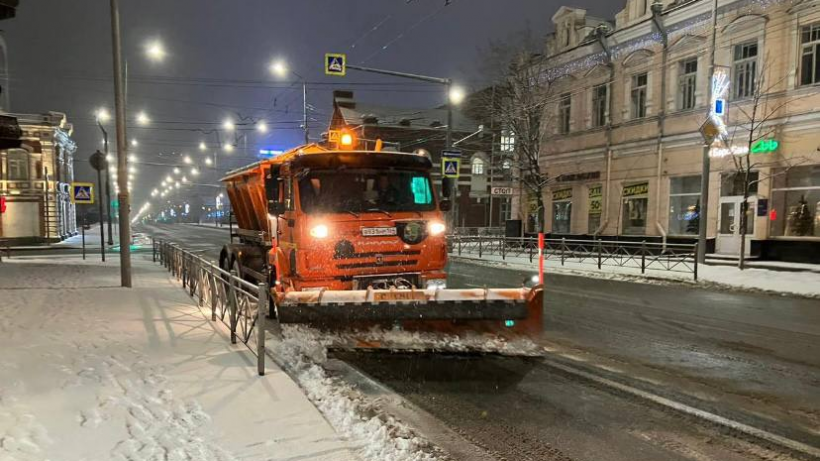 На чистку снега в Саратове вышли 160 единиц техники