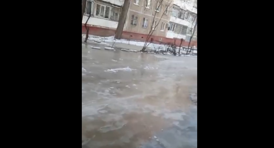 Из-за коммунальной аварии уже несколько дней парализована работа саратовского киновидеоцентра