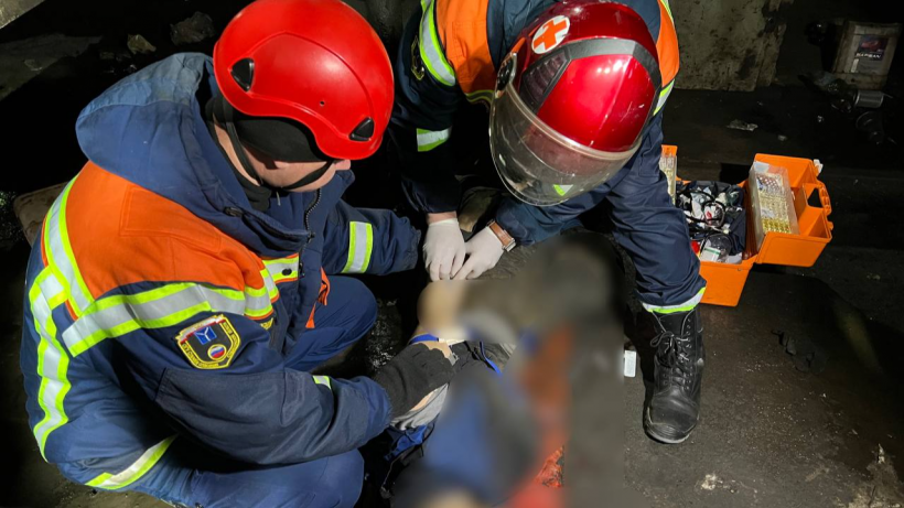 В Саратове мужчину насмерть зажало между колесом и автобусом