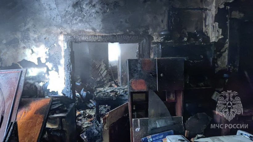 В Саратове из горящего дома эвакуировали шесть человек, в том числе двух детей