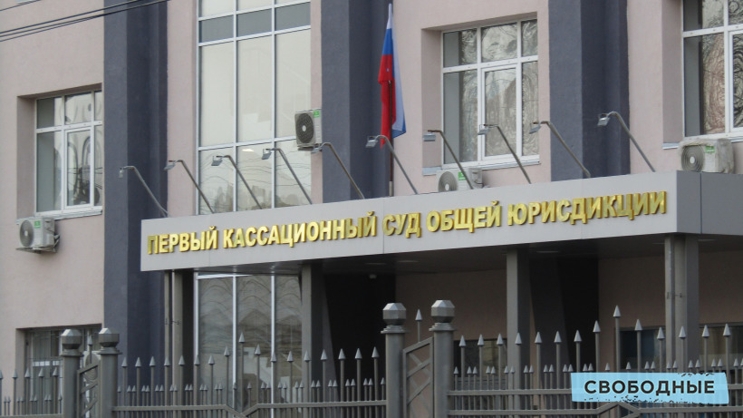 Суд обязал мэрию Саратова выплатить 700 тысяч рублей женщине, ставшей инвалидом после падения на скользкой остановке