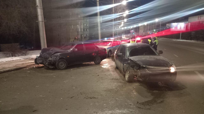 Ночью в Заводском районе Саратова столкнулись две Приоры
