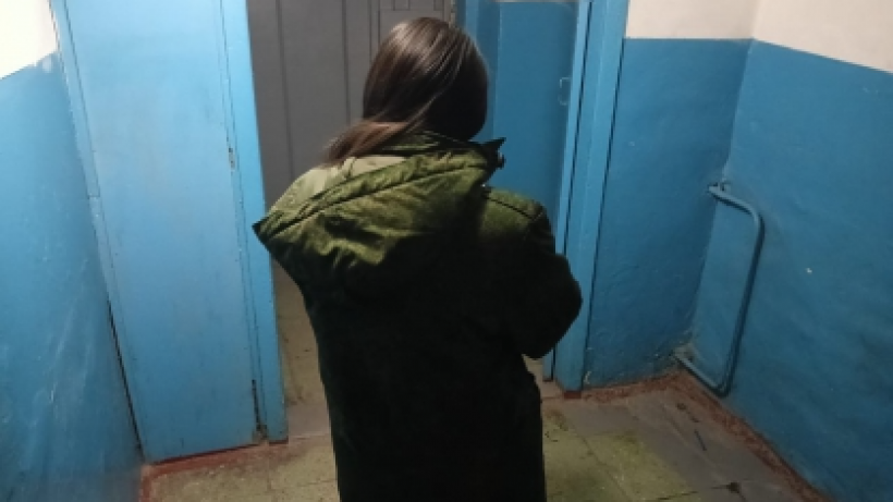 В подъезде дома саратовец нашел тело собственного брата