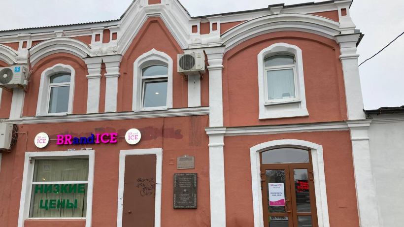 В Саратове кафе-мороженое Баскин Роббинс сменило название и вывеску на BRandICE